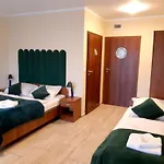 Bed & Breakfast Rezydencja Korab 3*
