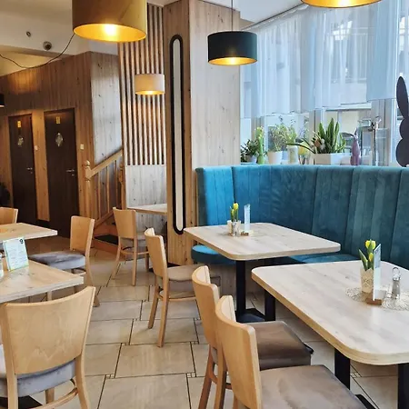 Korab Nocleg ze śniadaniem 3*